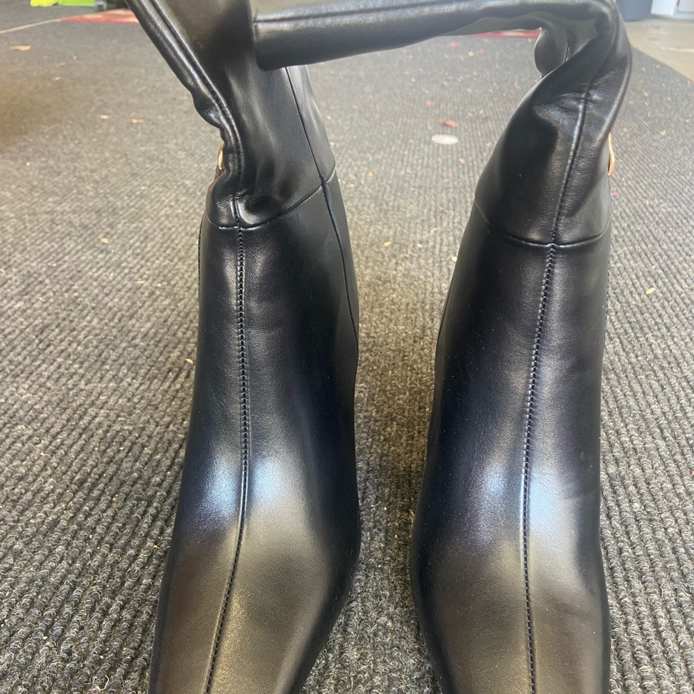 Chic Black Heeled Boots for Women